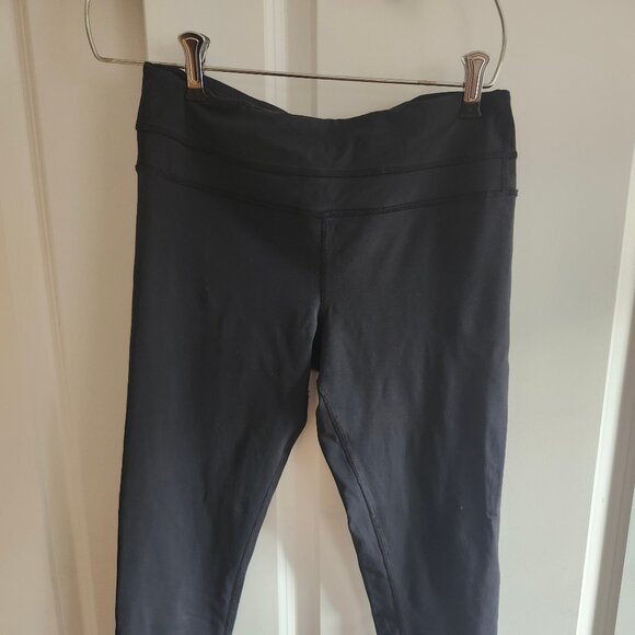 Black lululemon capris - Picture 1 of 3